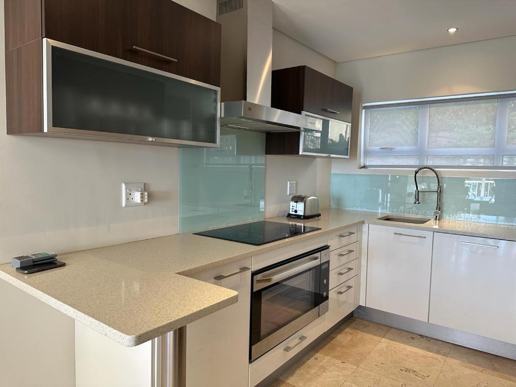 Bgs Luxury Two Bedroom -camps Bay-cape Town Apartment *
