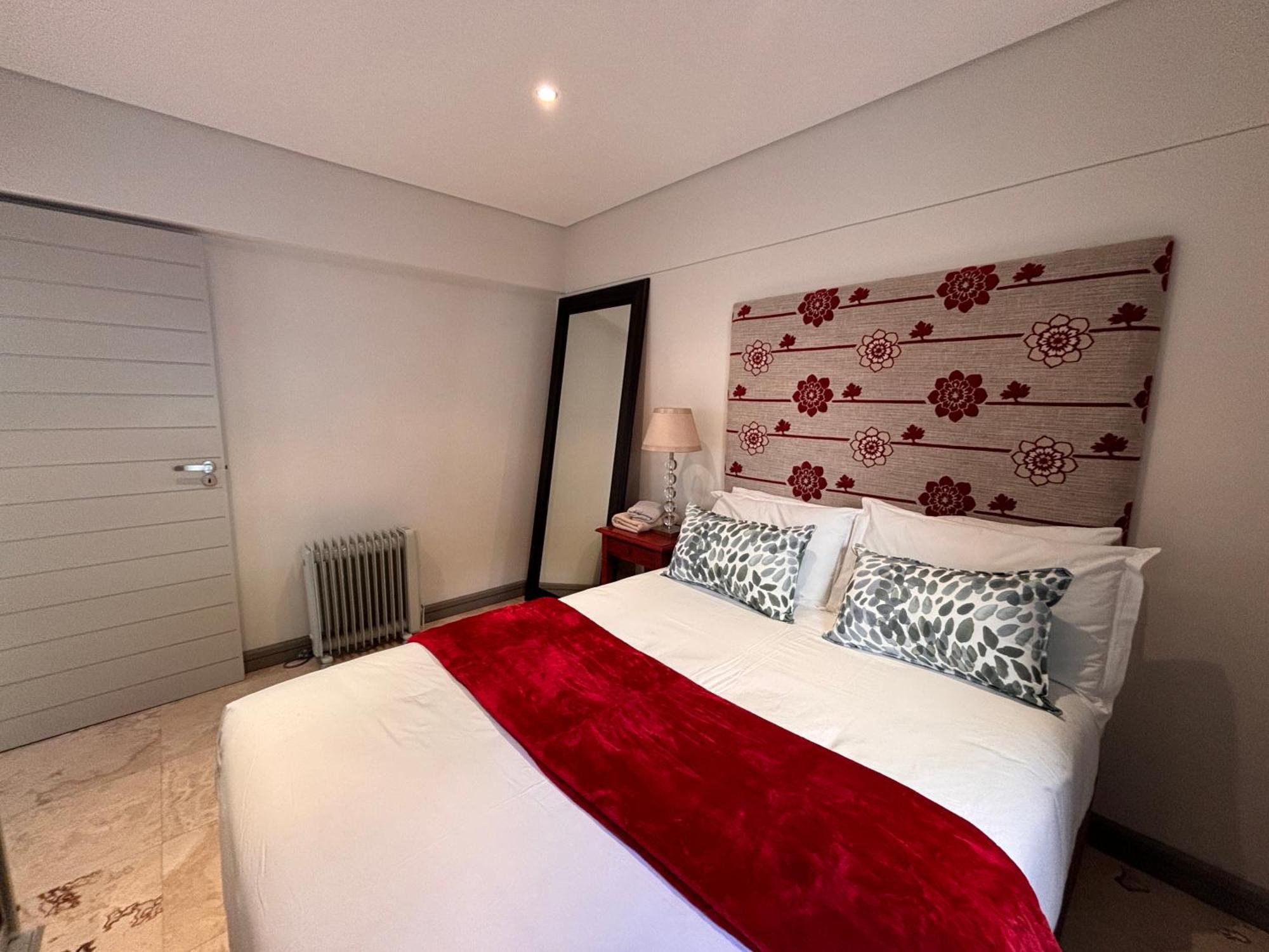 Bgs Luxury Two Bedroom -camps Bay-cape Town Apartment