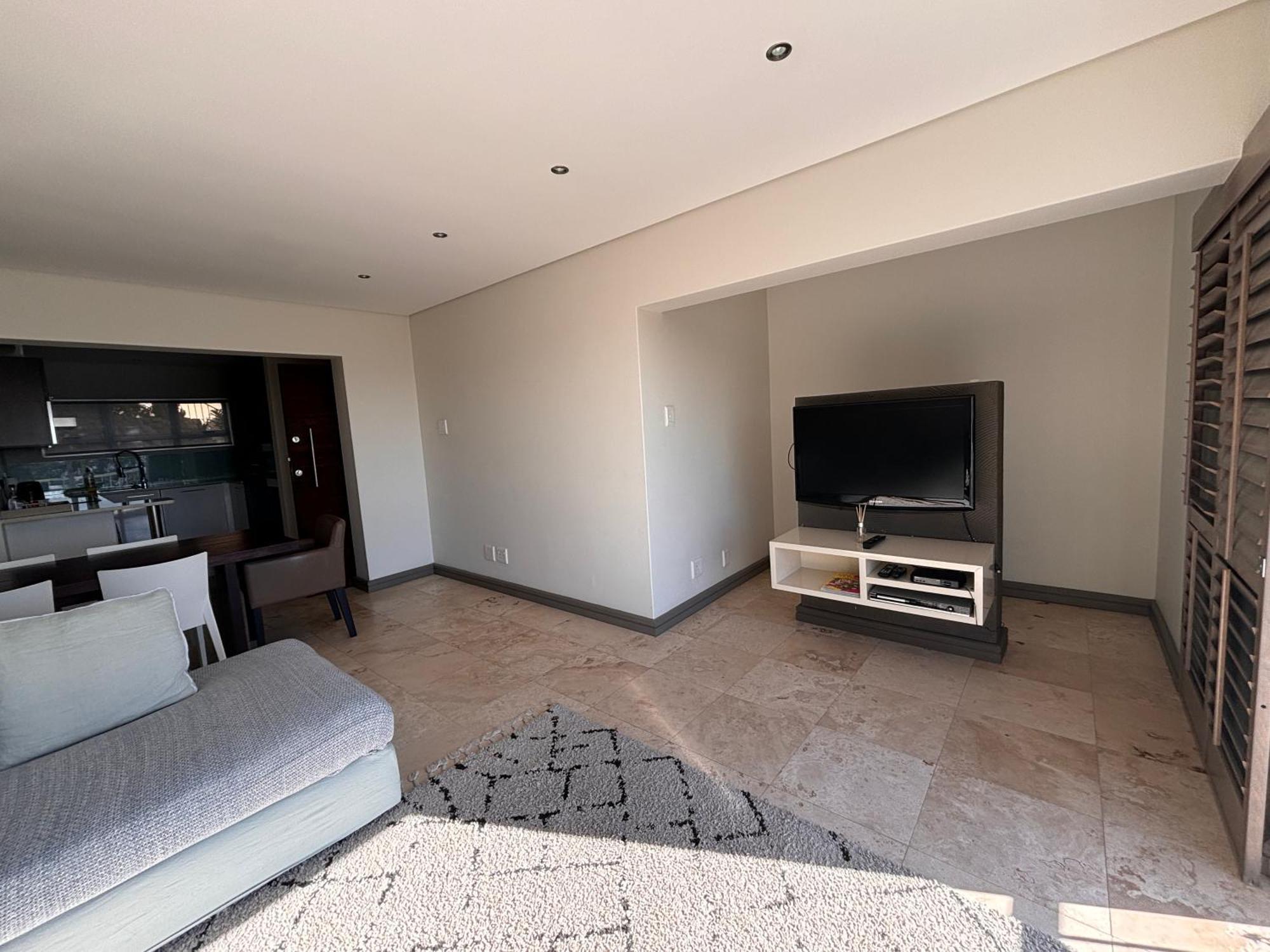 Apartment Bgs Luxury Two Bedroom -camps Bay-cape Town